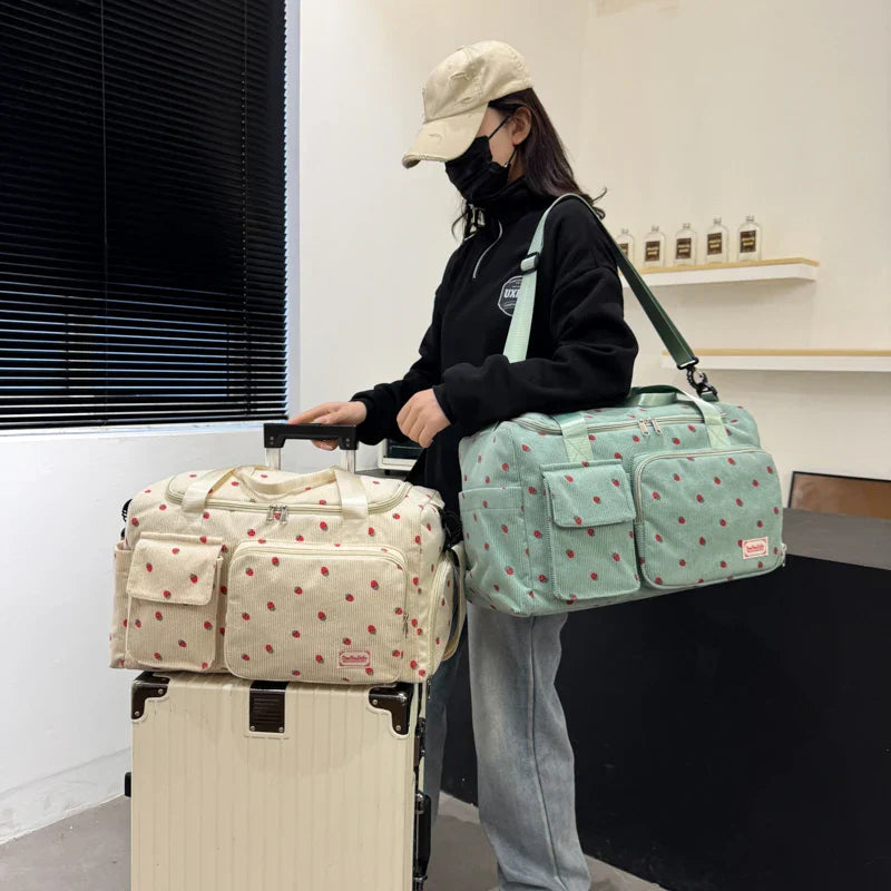Sac Duffle en Velours Côtelé Écru à Fraises – Image 15