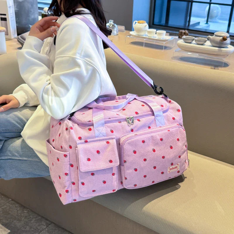 Sac Duffle en Velours Côtelé Écru à Fraises – Image 2