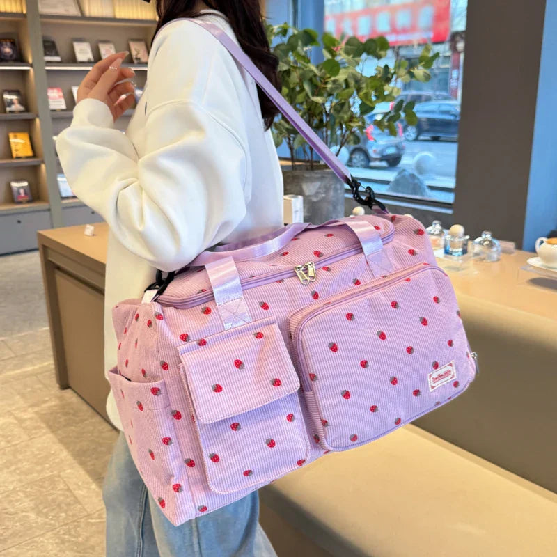 Sac Duffle en Velours Côtelé Écru à Fraises – Image 10